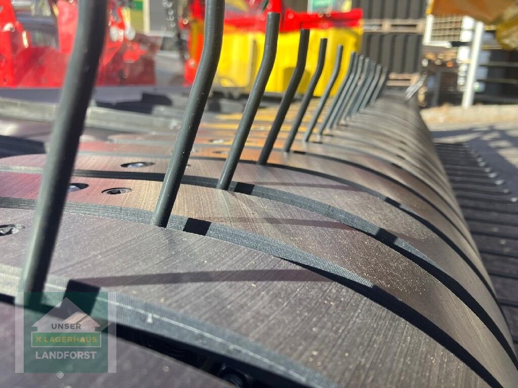 Schwader of the type Pöttinger F 4010 Alpin, Neumaschine in Kobenz bei Knittelfeld (Picture 3)