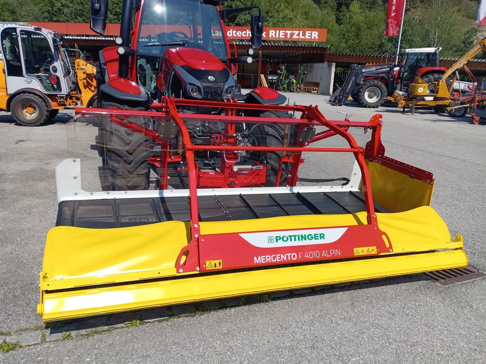 Schwader типа Pöttinger Frontbandschwader Mergento F 4010 Alpin, Neumaschine в Ried im Oberinntal (Фотография 1)