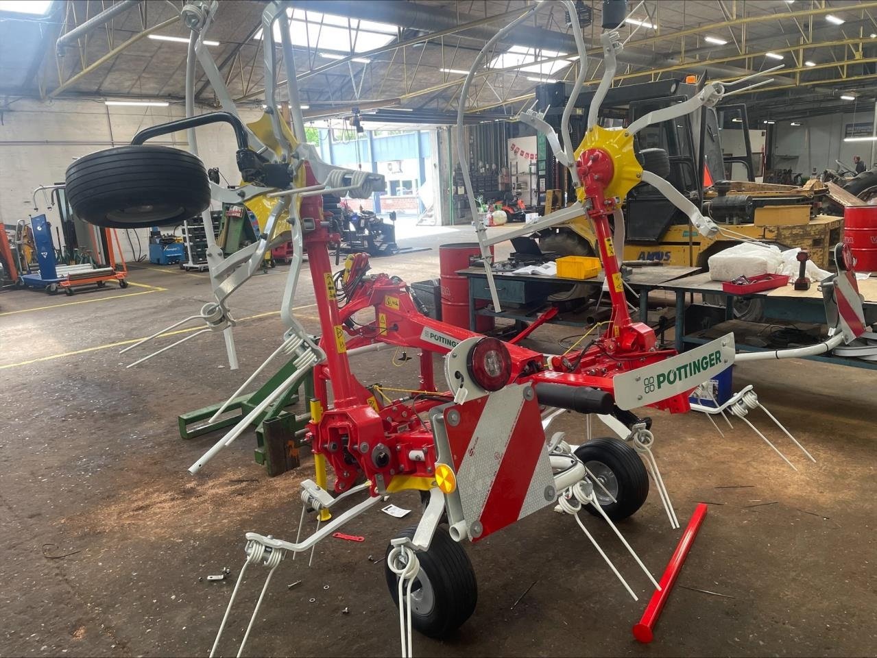 Schwader des Typs Pöttinger HIT 4.54, Gebrauchtmaschine in Skanderborg (Bild 5)