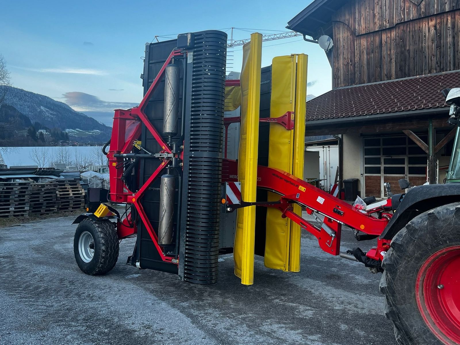 Schwader des Typs Pöttinger Mergento VT 9220, Gebrauchtmaschine in St. Johann (Bild 1)