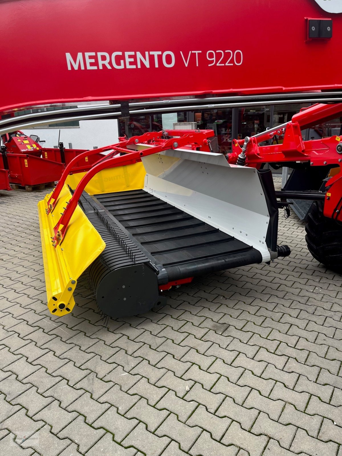 Schwader des Typs Pöttinger Mergento VT 9220, Neumaschine in Treuchtlingen (Bild 10)