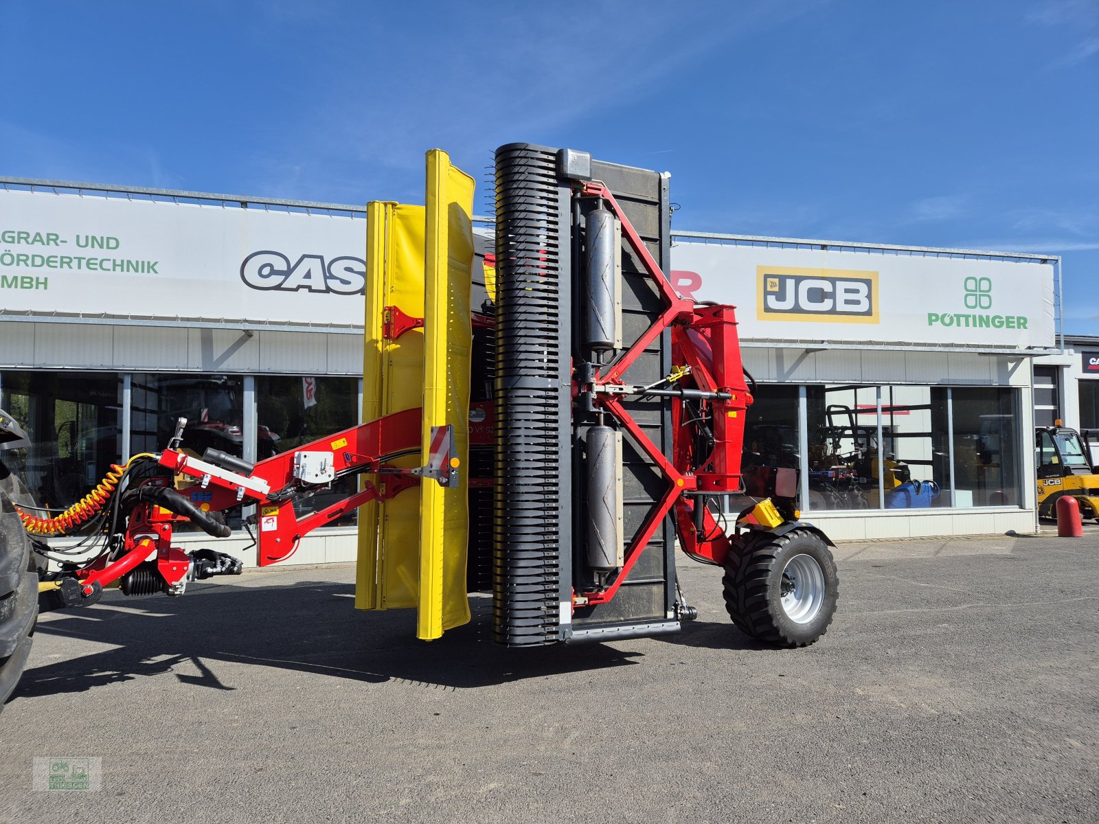 Schwader des Typs Pöttinger Mergento VT 9220, Neumaschine in Steiningen b. Daun (Bild 1)