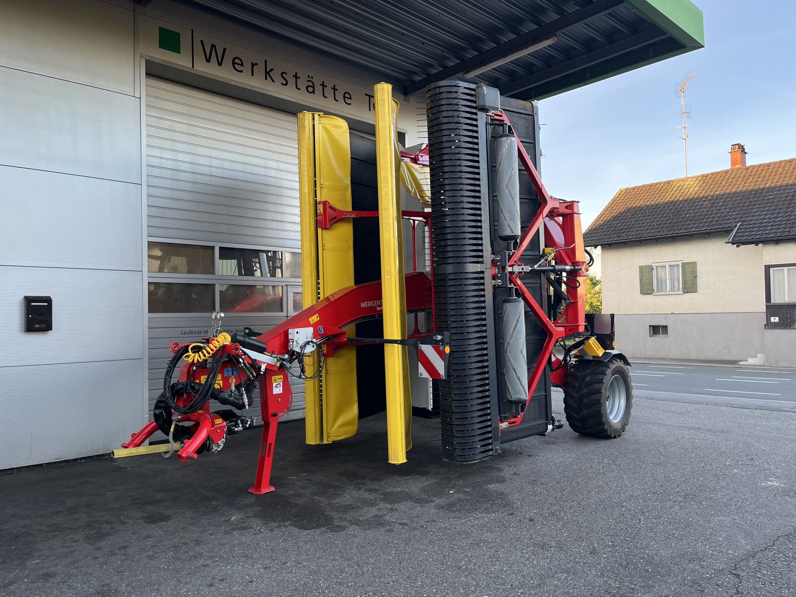 Schwader des Typs Pöttinger Mergento VT 9220, Neumaschine in Frastanz (Bild 2)