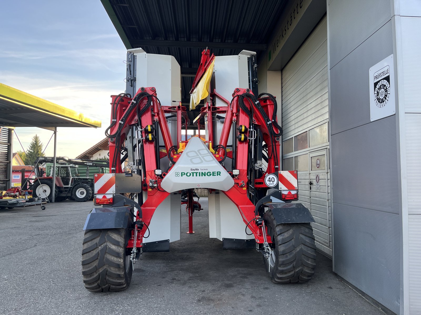 Schwader des Typs Pöttinger Mergento VT 9220, Neumaschine in Frastanz (Bild 5)