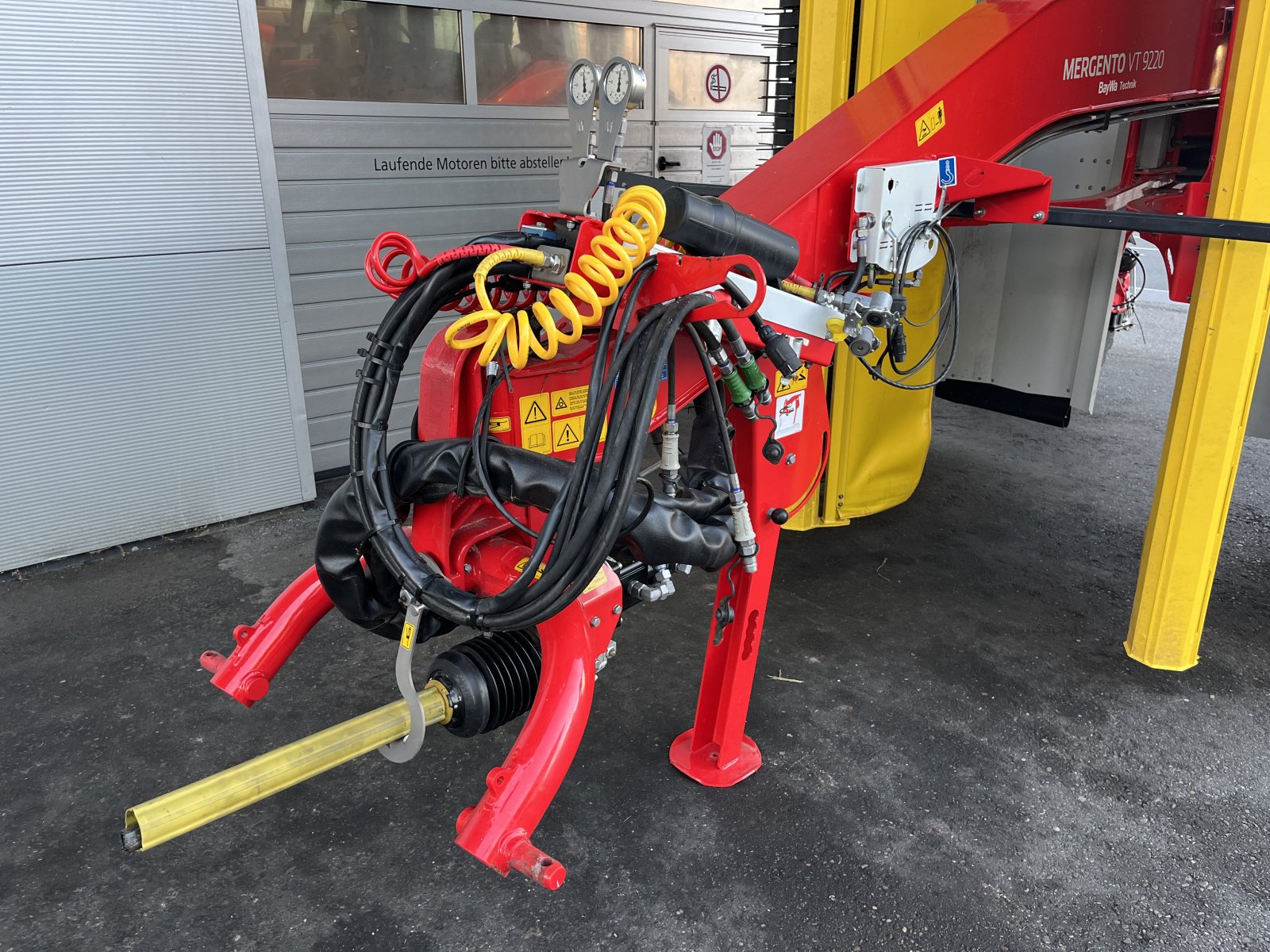 Schwader des Typs Pöttinger Mergento VT 9220, Neumaschine in Frastanz (Bild 8)