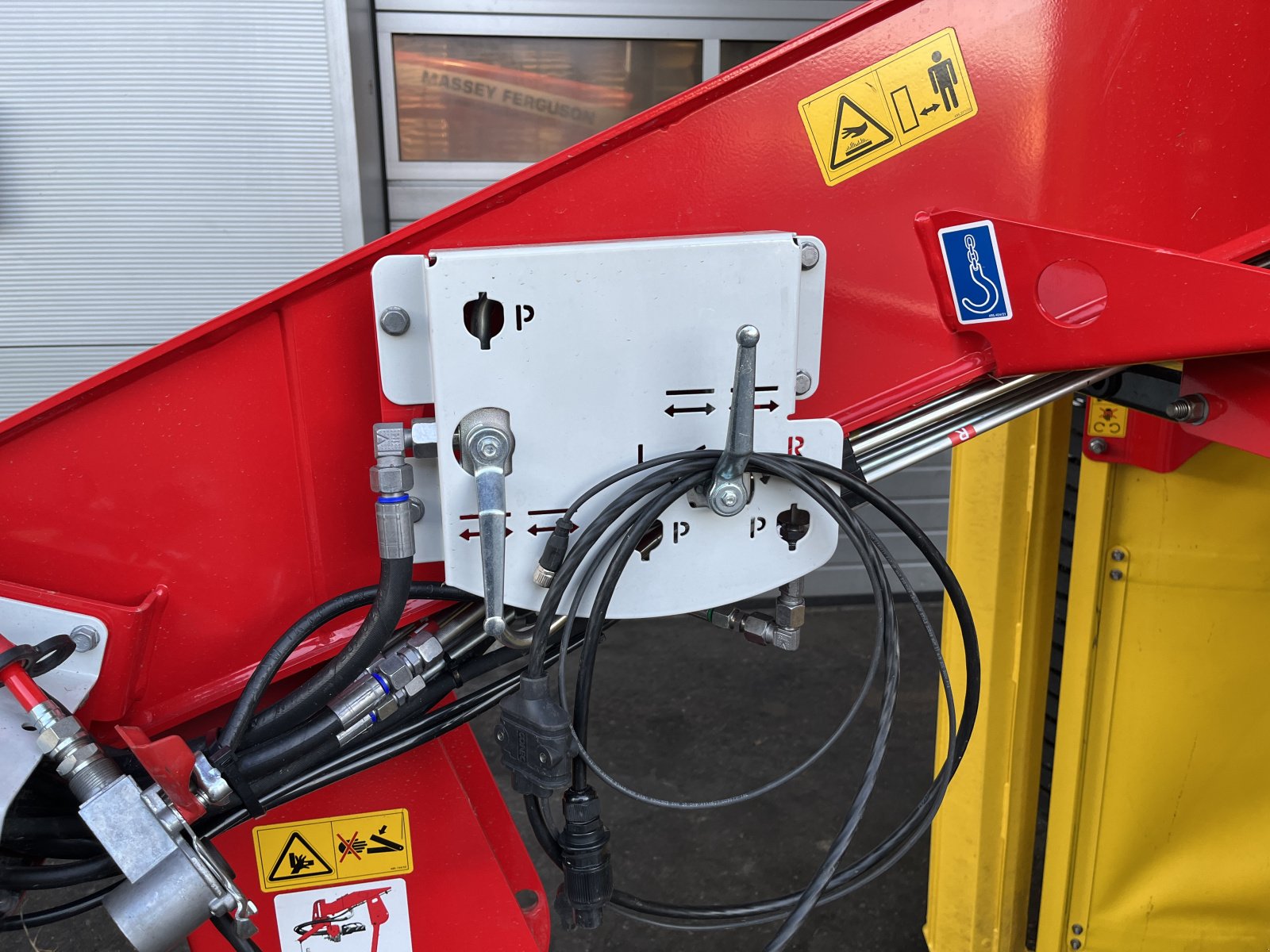 Schwader des Typs Pöttinger Mergento VT 9220, Neumaschine in Frastanz (Bild 9)