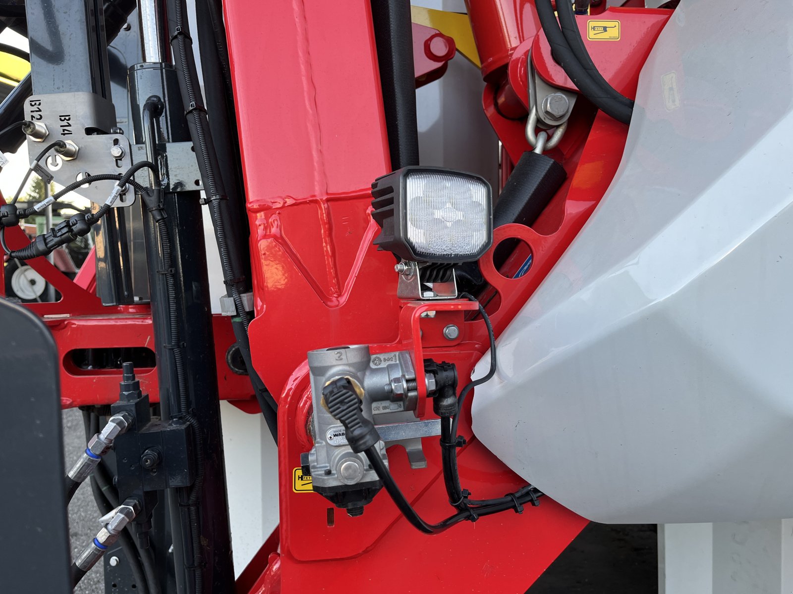 Schwader des Typs Pöttinger Mergento VT 9220, Neumaschine in Frastanz (Bild 12)