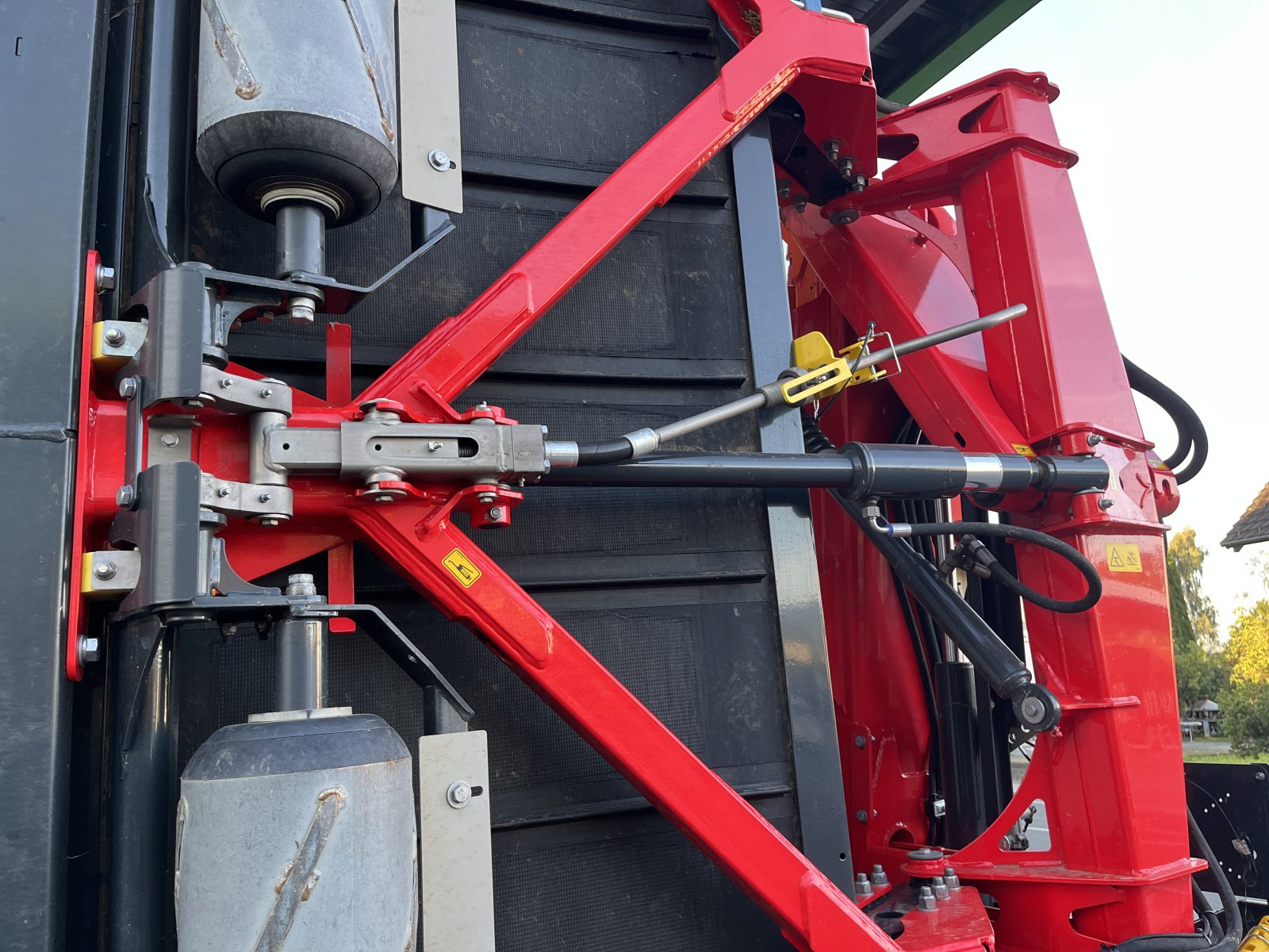 Schwader des Typs Pöttinger Mergento VT 9220, Neumaschine in Frastanz (Bild 13)