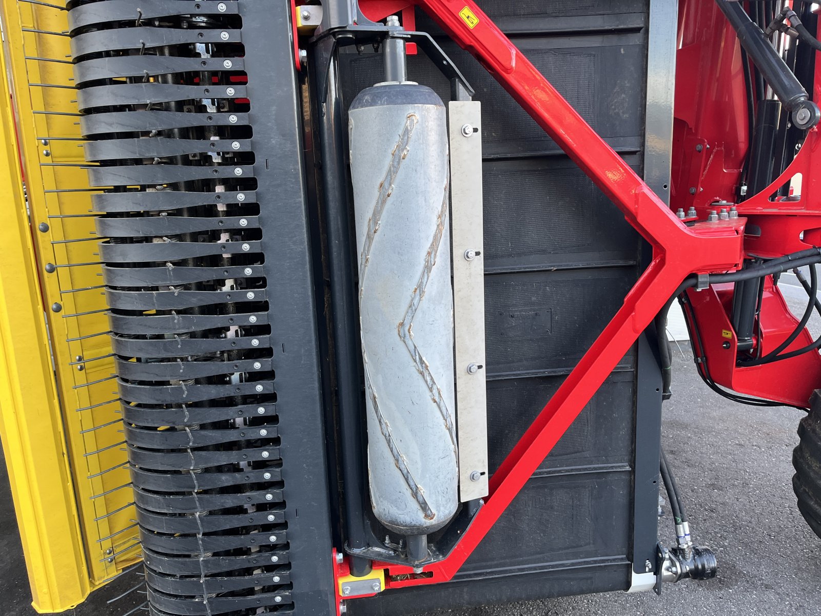 Schwader des Typs Pöttinger Mergento VT 9220, Neumaschine in Frastanz (Bild 14)