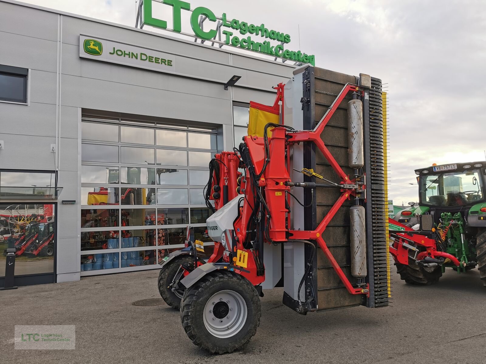 Schwader van het type Pöttinger Mergento VT 9220, Vorführmaschine in Redlham (Foto 12)