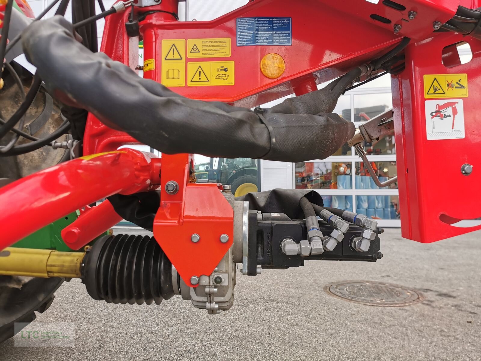 Schwader van het type Pöttinger Mergento VT 9220, Vorführmaschine in Redlham (Foto 13)