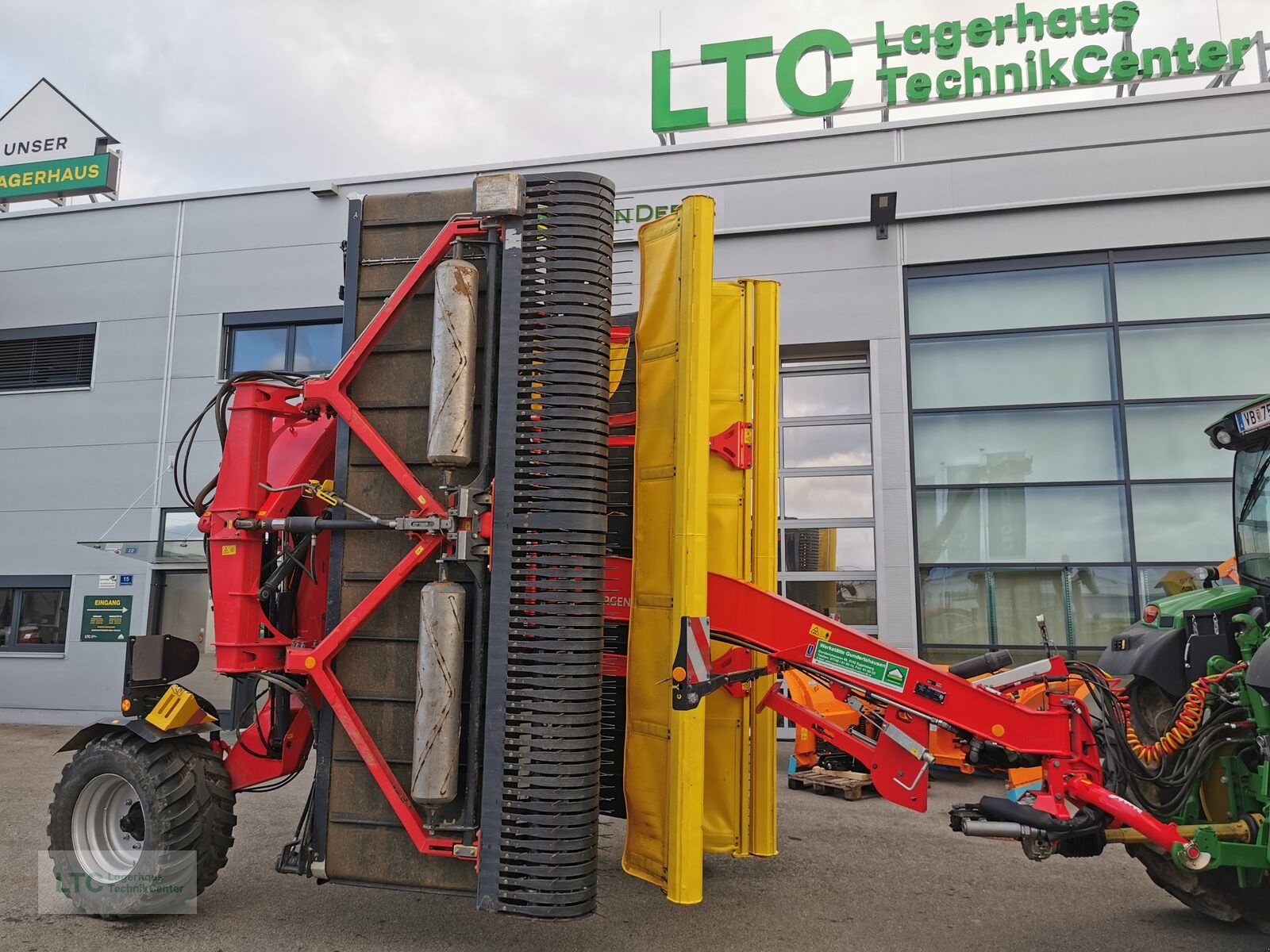 Schwader van het type Pöttinger Mergento VT 9220, Vorführmaschine in Redlham (Foto 9)