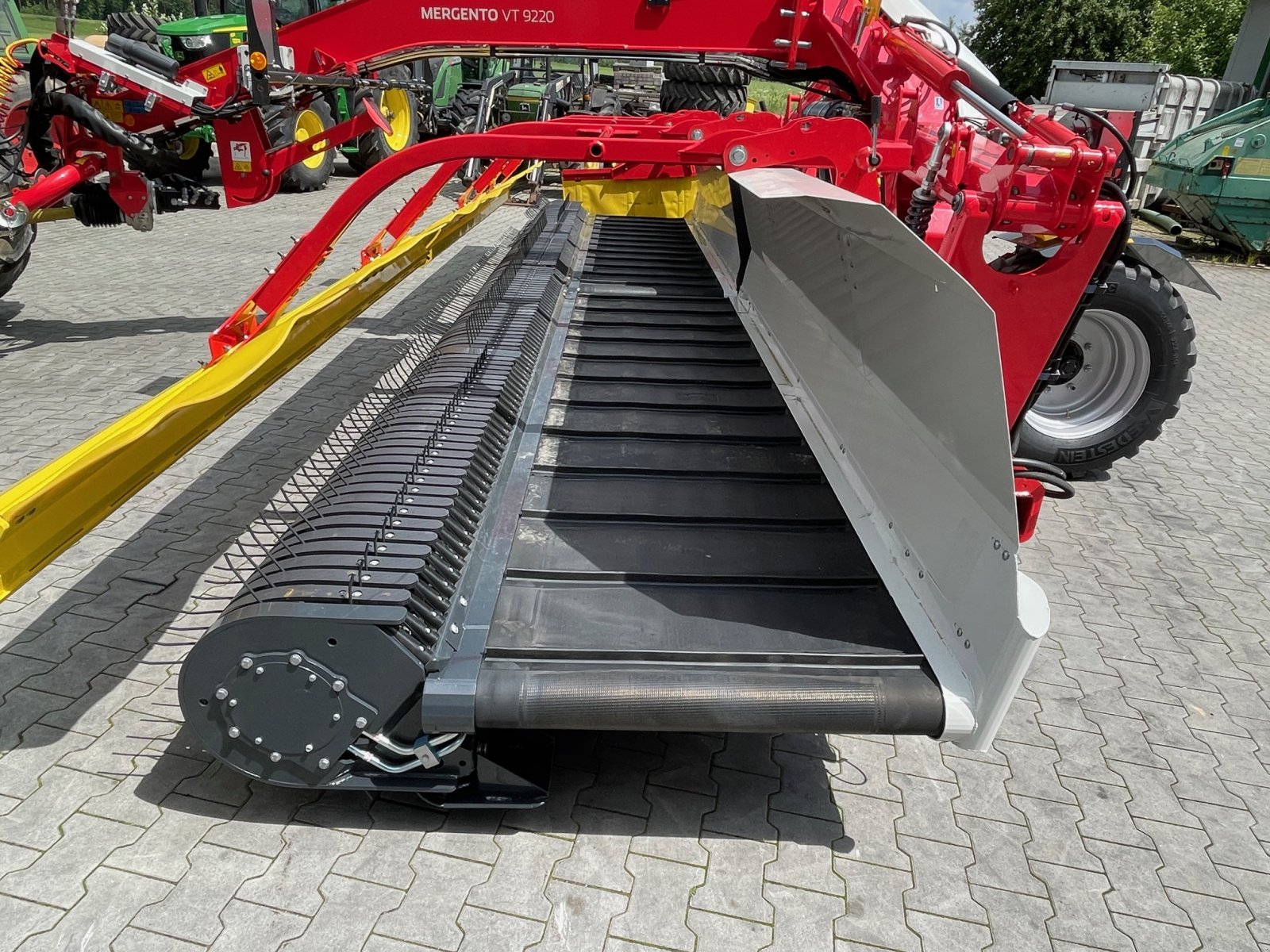 Schwader des Typs Pöttinger Mergento VT9220, Gebrauchtmaschine in Burglengenfeld (Bild 4)