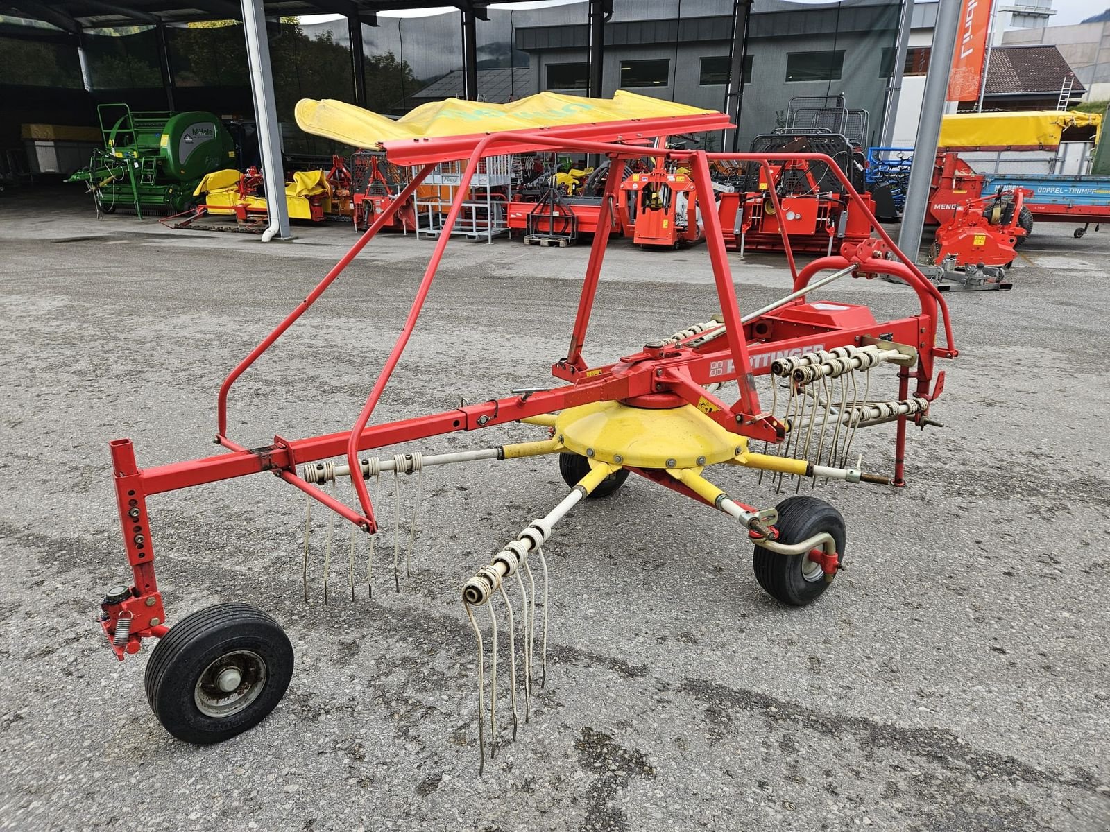 Schwader van het type Pöttinger Pöttinger / Alpinschwader / Top 300 U / Frontsch, Gebrauchtmaschine in Flachau (Foto 5)