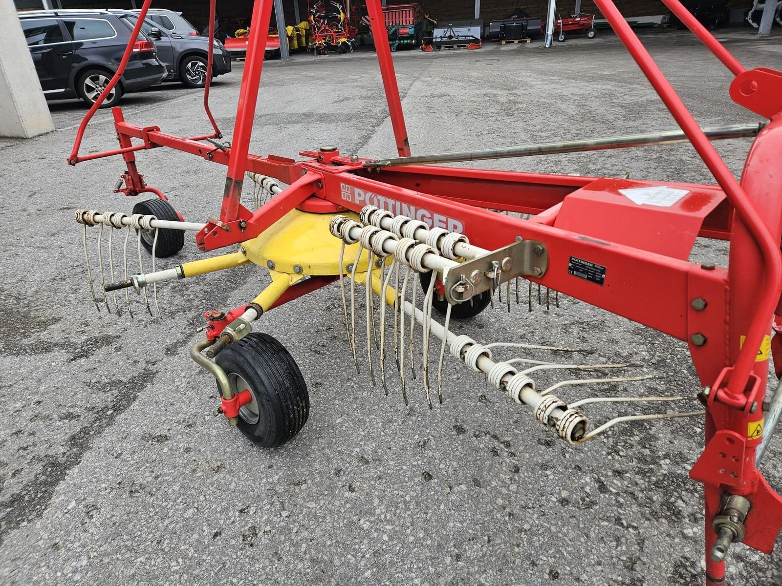 Schwader van het type Pöttinger Pöttinger / Alpinschwader / Top 300 U / Frontsch, Gebrauchtmaschine in Flachau (Foto 3)