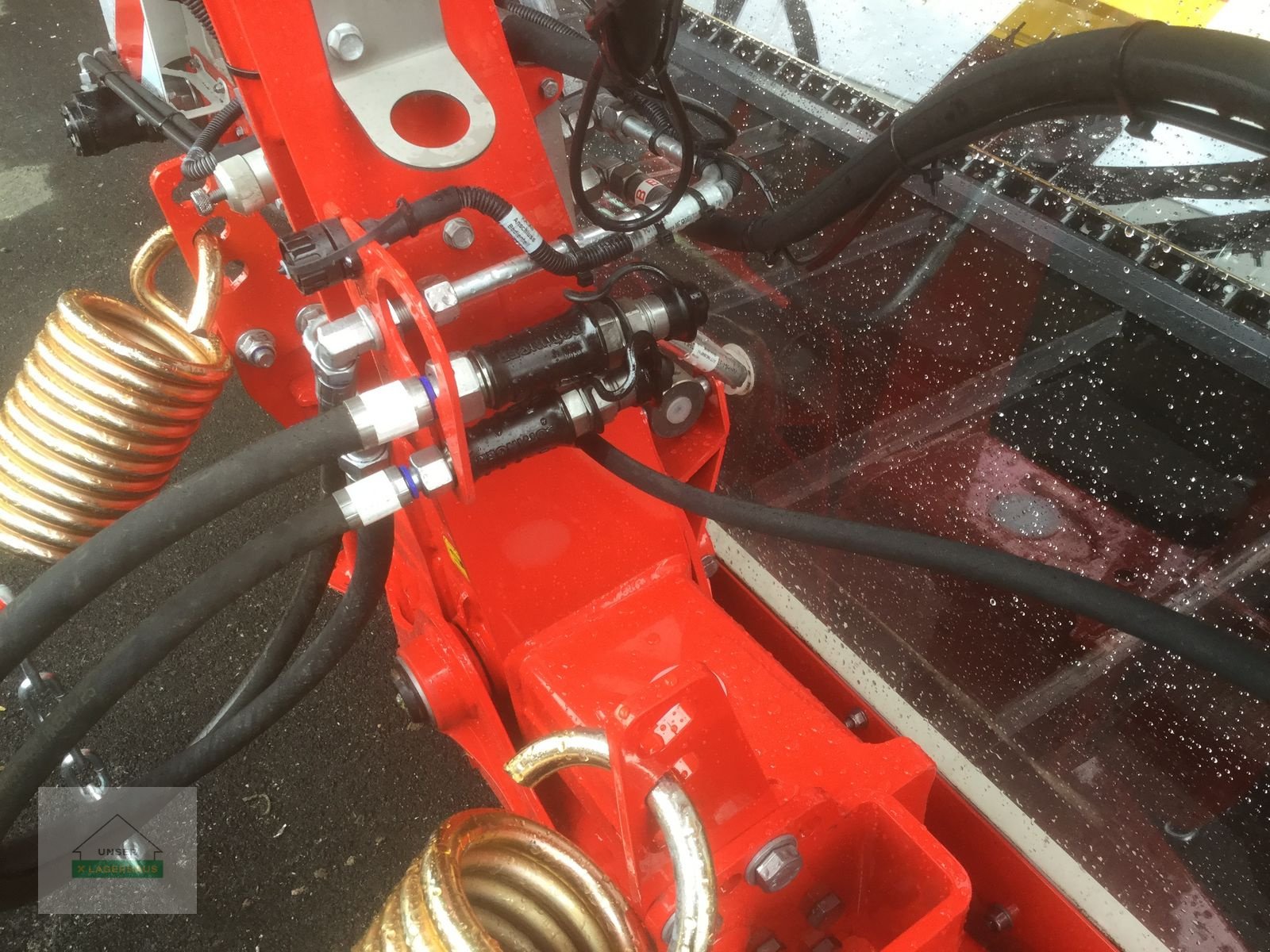 Schwader des Typs Pöttinger Pöttinger Mergento F 4010 Alpin Bandschwader, Neumaschine in Engerwitzdorf (Bild 4)