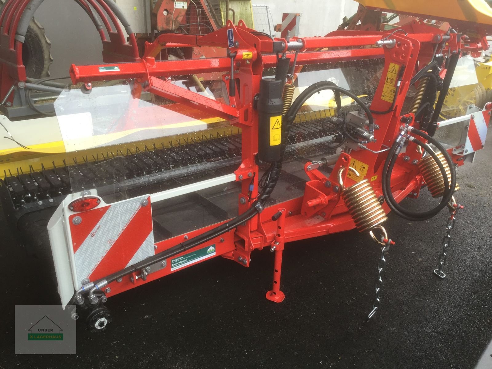 Schwader des Typs Pöttinger Pöttinger Mergento F 4010 Alpin Bandschwader, Neumaschine in Engerwitzdorf (Bild 6)