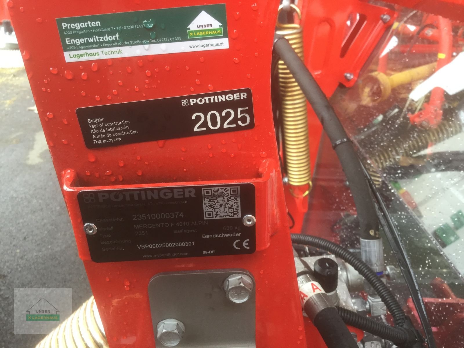 Schwader des Typs Pöttinger Pöttinger Mergento F 4010 Alpin Bandschwader, Neumaschine in Engerwitzdorf (Bild 3)