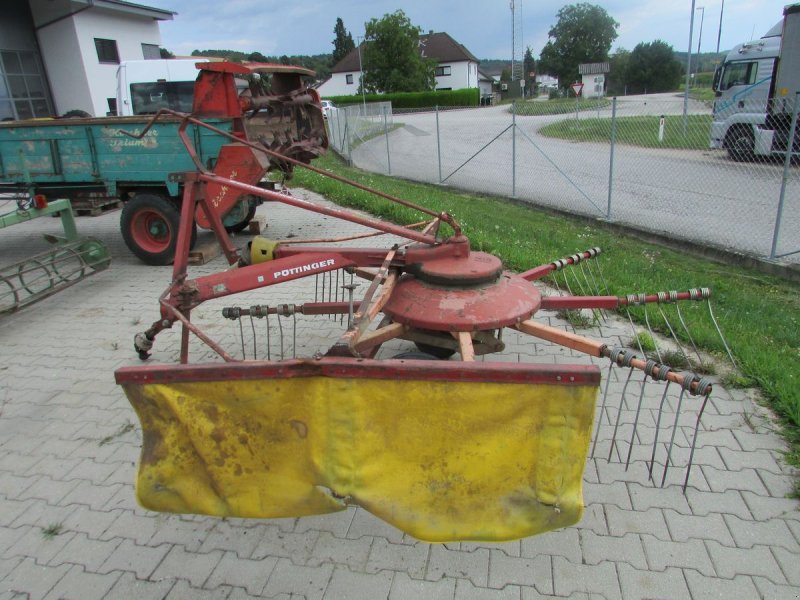 Schwader des Typs Pöttinger Schwadkreisel 301, Gebrauchtmaschine in Saxen (Bild 1)