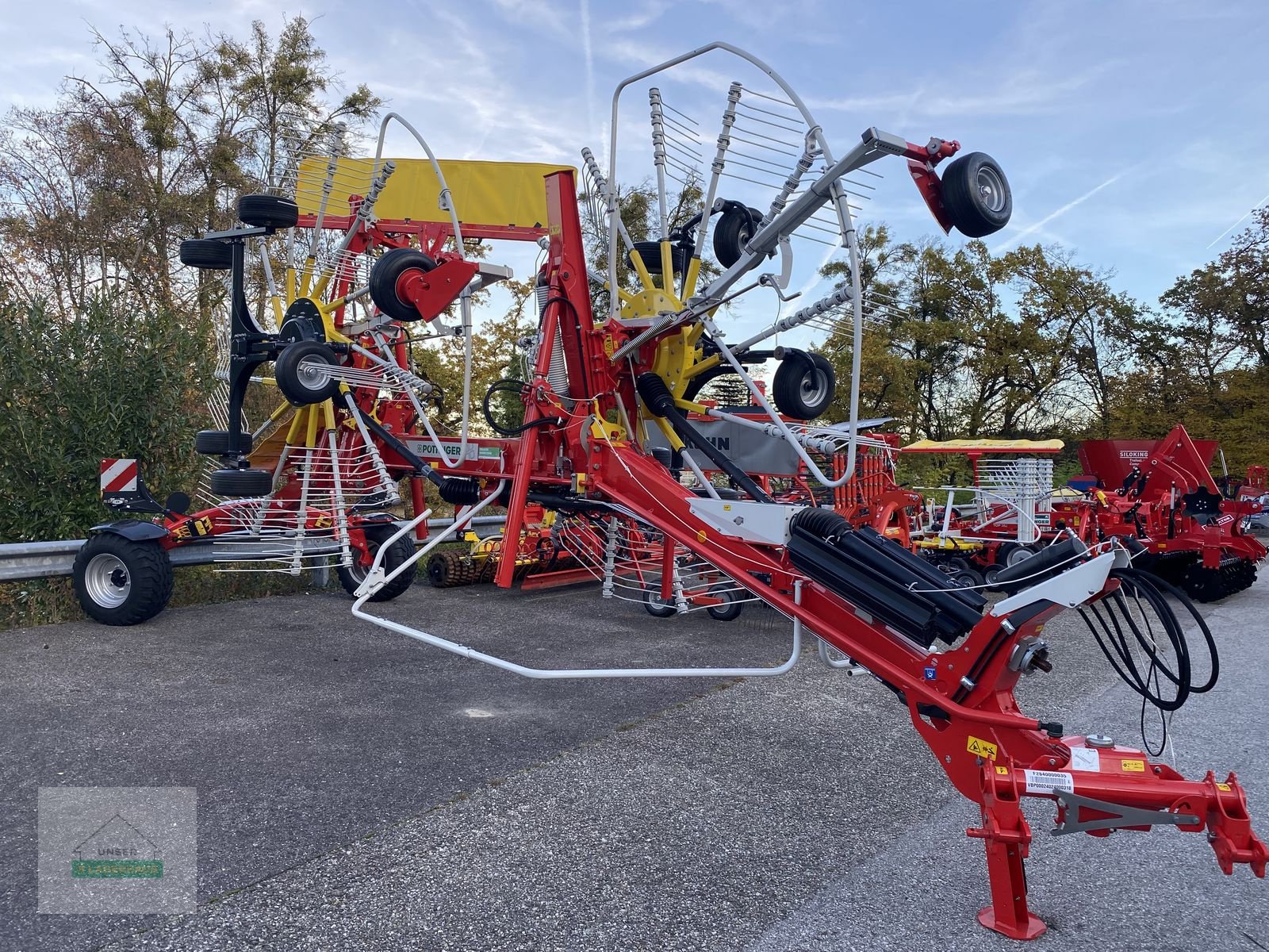 Schwader des Typs Pöttinger Schwadkreisel TOP VT 6820 S, Neumaschine in Wartberg (Bild 1)