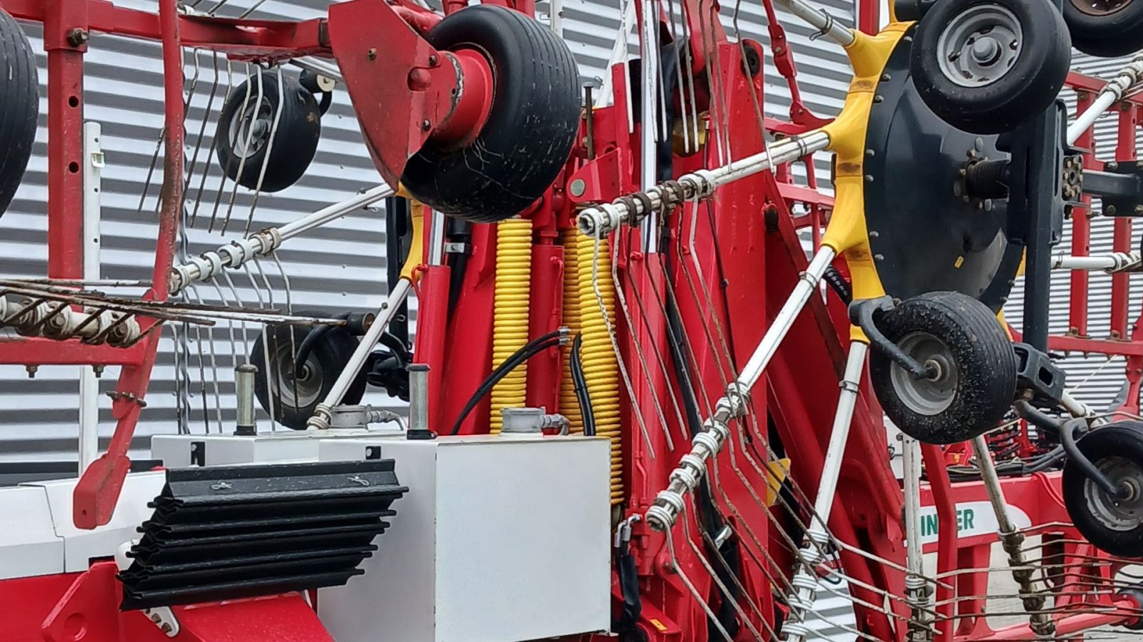 Schwader типа Pöttinger TOP 1252 C s-line, Gebrauchtmaschine в Horsens (Фотография 4)