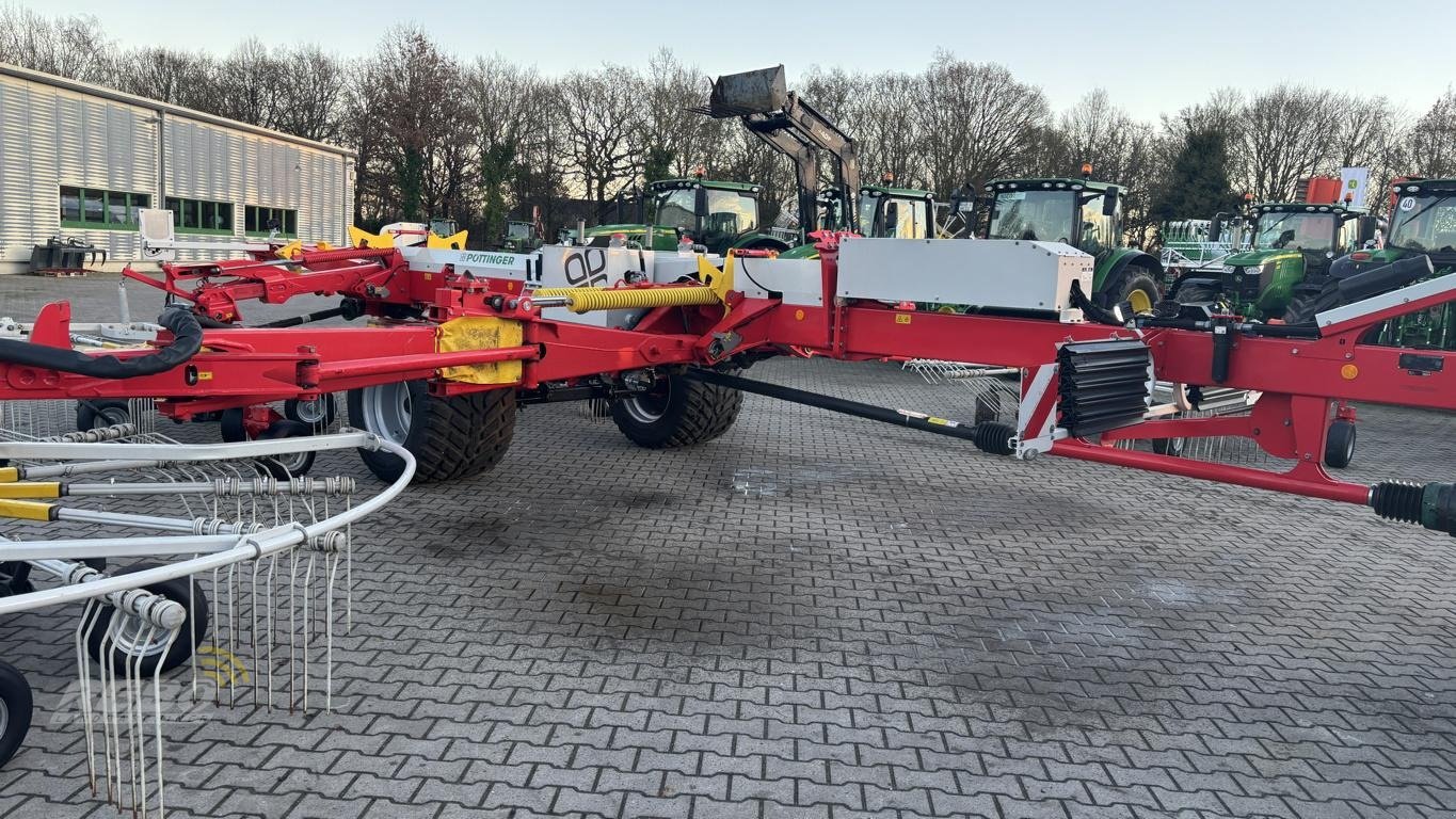 Schwader of the type Pöttinger TOP 1252 C, Neumaschine in Aurich (Picture 9)