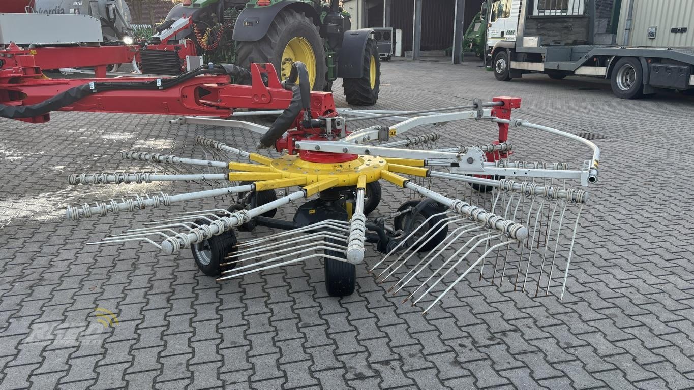 Schwader of the type Pöttinger TOP 1252 C, Neumaschine in Aurich (Picture 11)