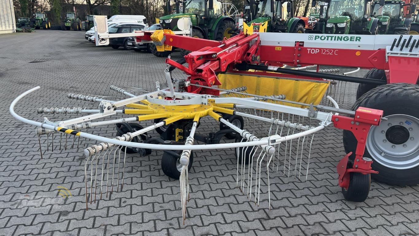 Schwader of the type Pöttinger TOP 1252 C, Neumaschine in Aurich (Picture 13)