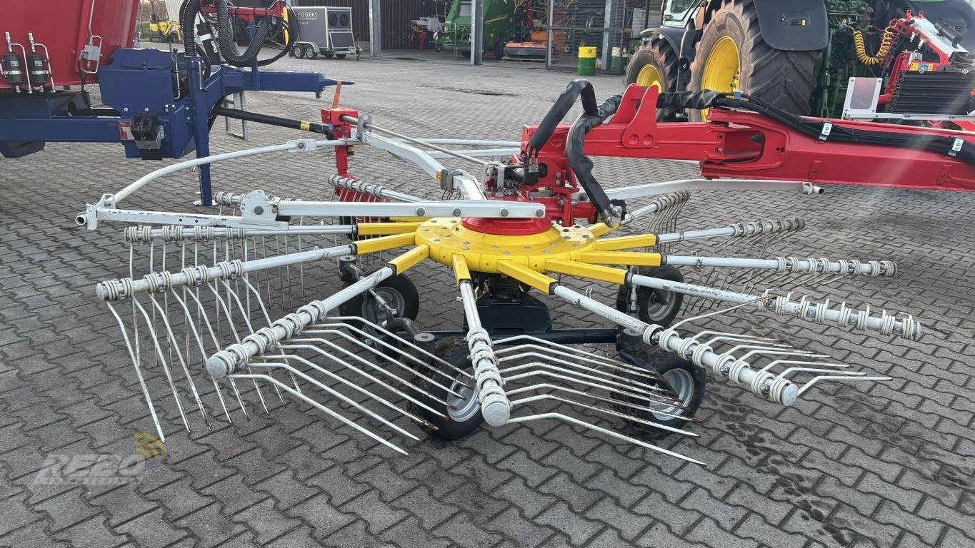 Schwader of the type Pöttinger TOP 1252 C, Neumaschine in Aurich (Picture 17)