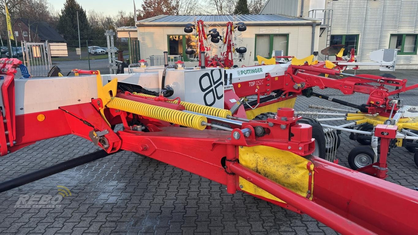 Schwader of the type Pöttinger TOP 1252 C, Neumaschine in Aurich (Picture 19)