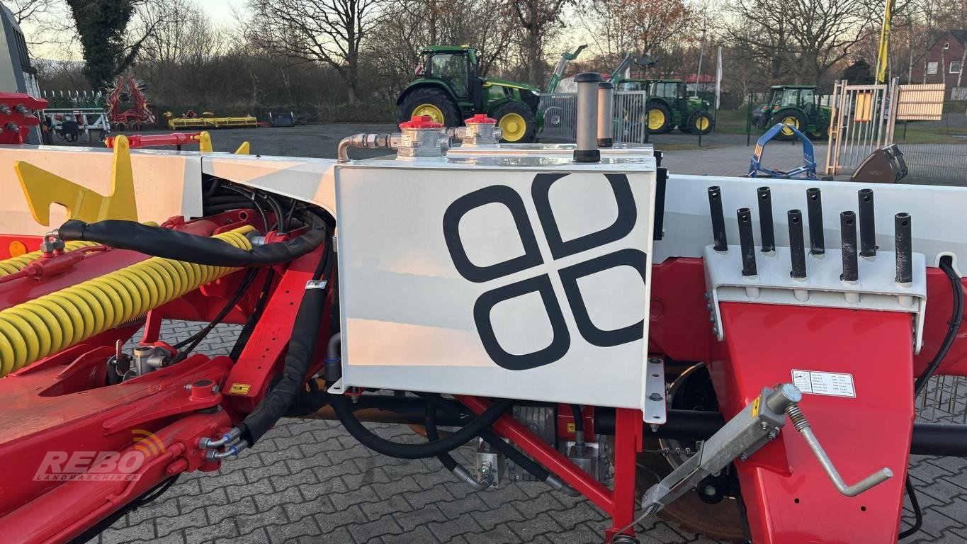 Schwader of the type Pöttinger TOP 1252 C, Neumaschine in Aurich (Picture 21)