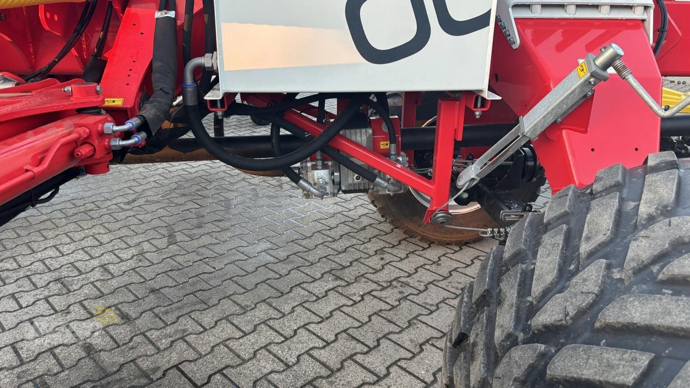 Schwader of the type Pöttinger TOP 1252 C, Neumaschine in Aurich (Picture 22)