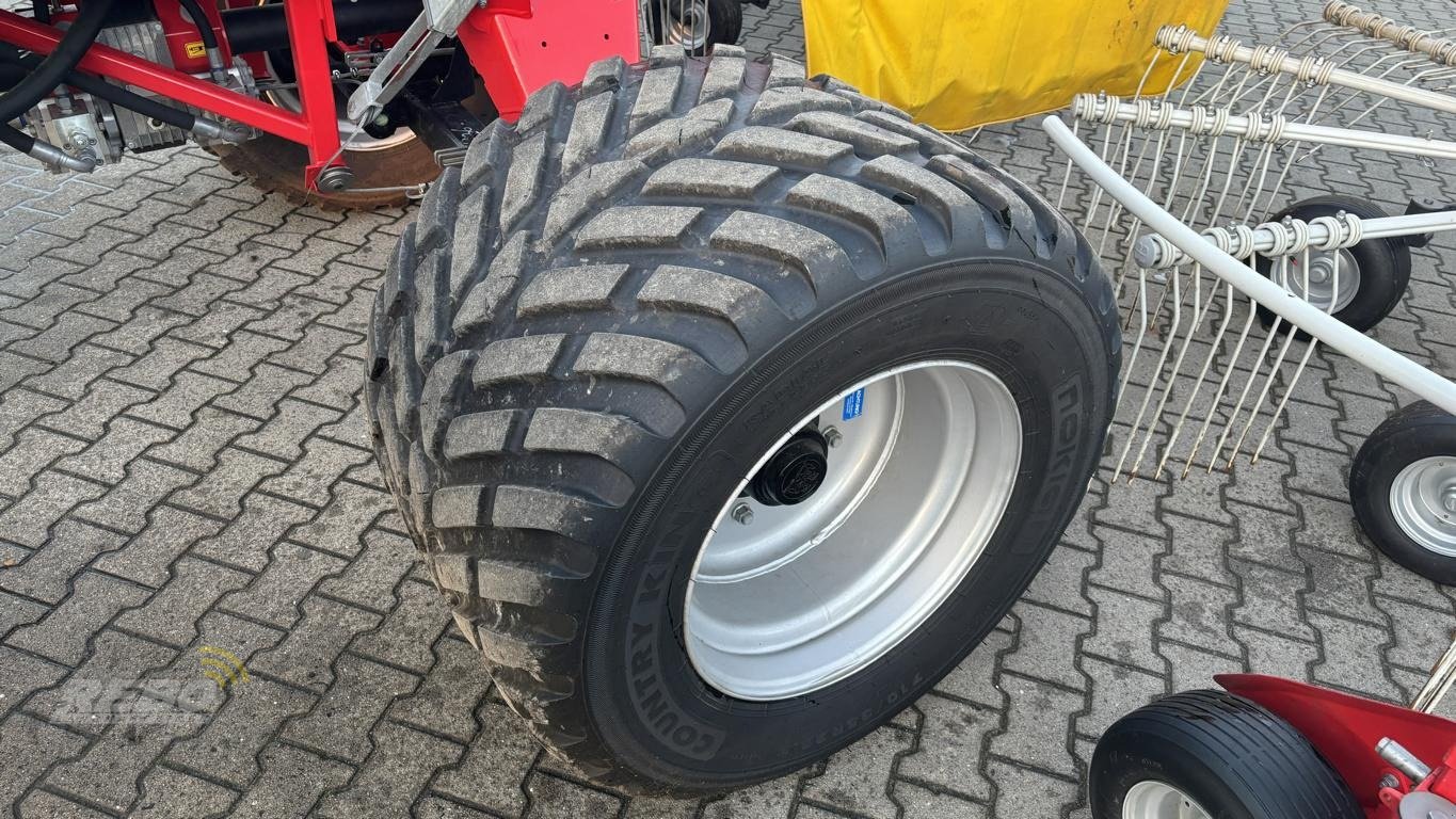 Schwader of the type Pöttinger TOP 1252 C, Neumaschine in Aurich (Picture 24)