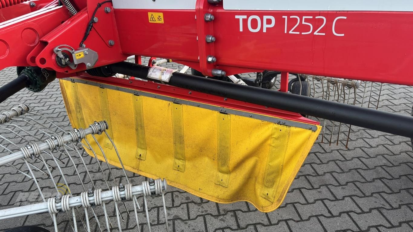 Schwader of the type Pöttinger TOP 1252 C, Neumaschine in Aurich (Picture 27)