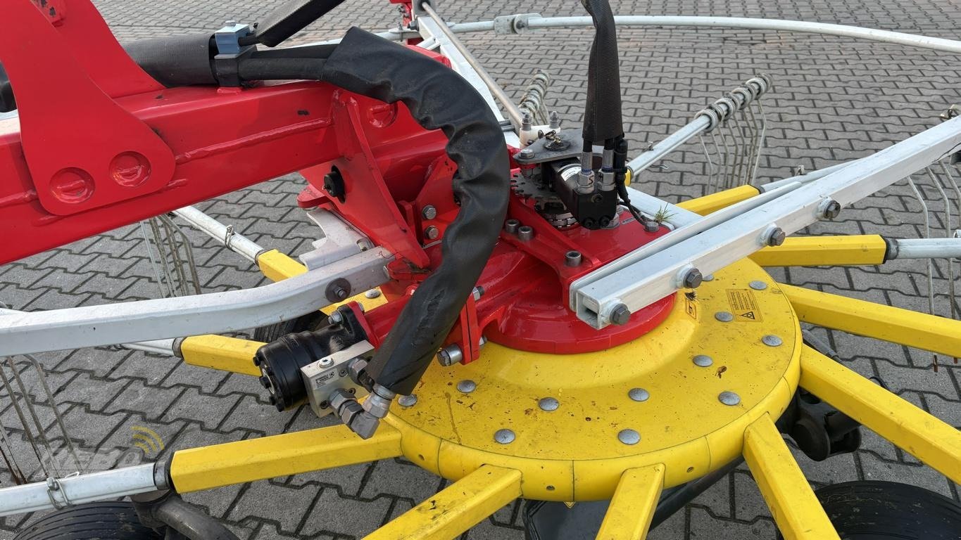 Schwader of the type Pöttinger TOP 1252 C, Neumaschine in Aurich (Picture 29)