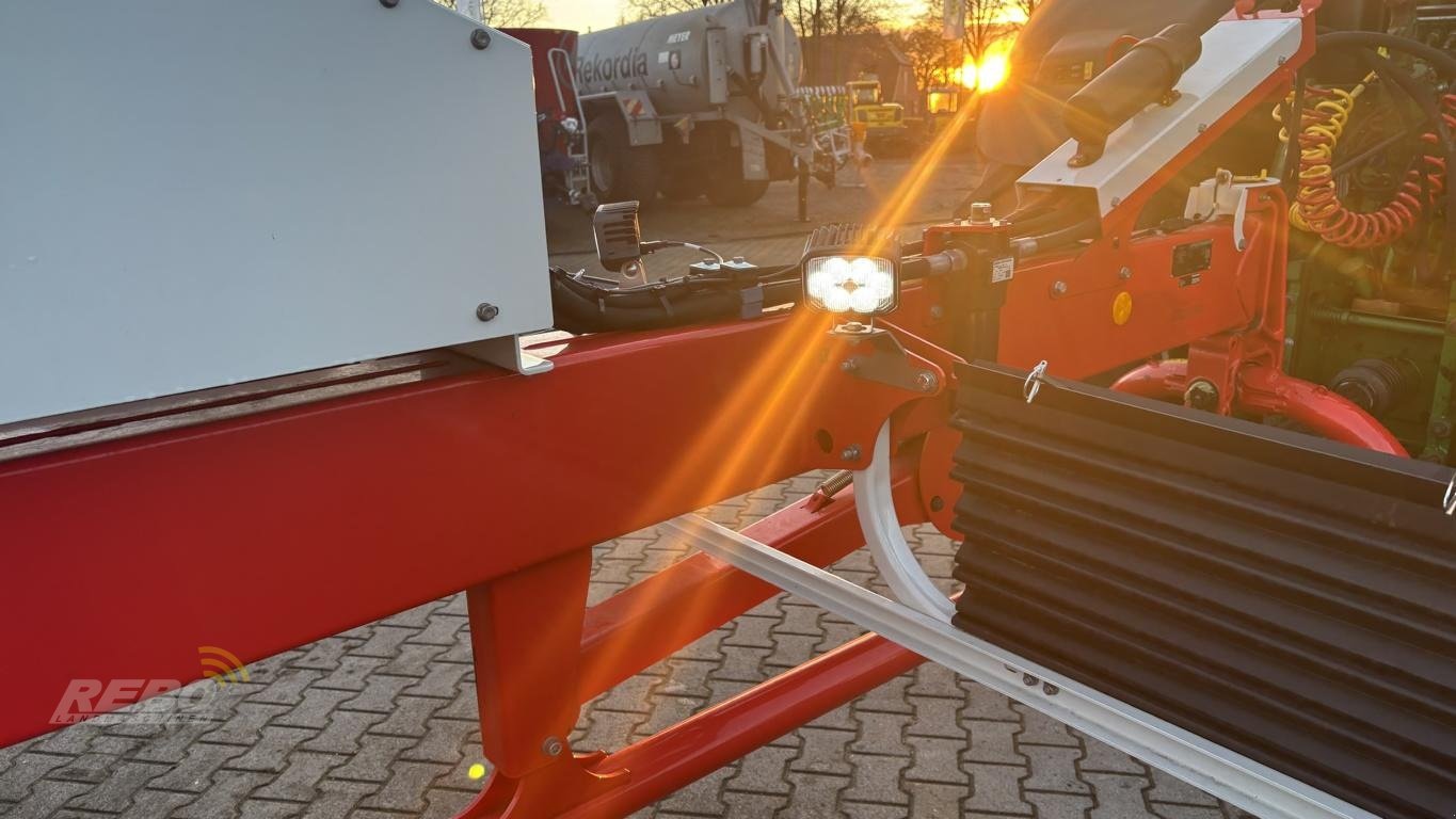 Schwader of the type Pöttinger TOP 1252 C, Neumaschine in Aurich (Picture 30)