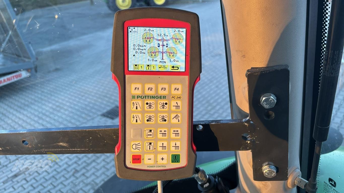 Schwader of the type Pöttinger TOP 1252 C, Neumaschine in Aurich (Picture 31)