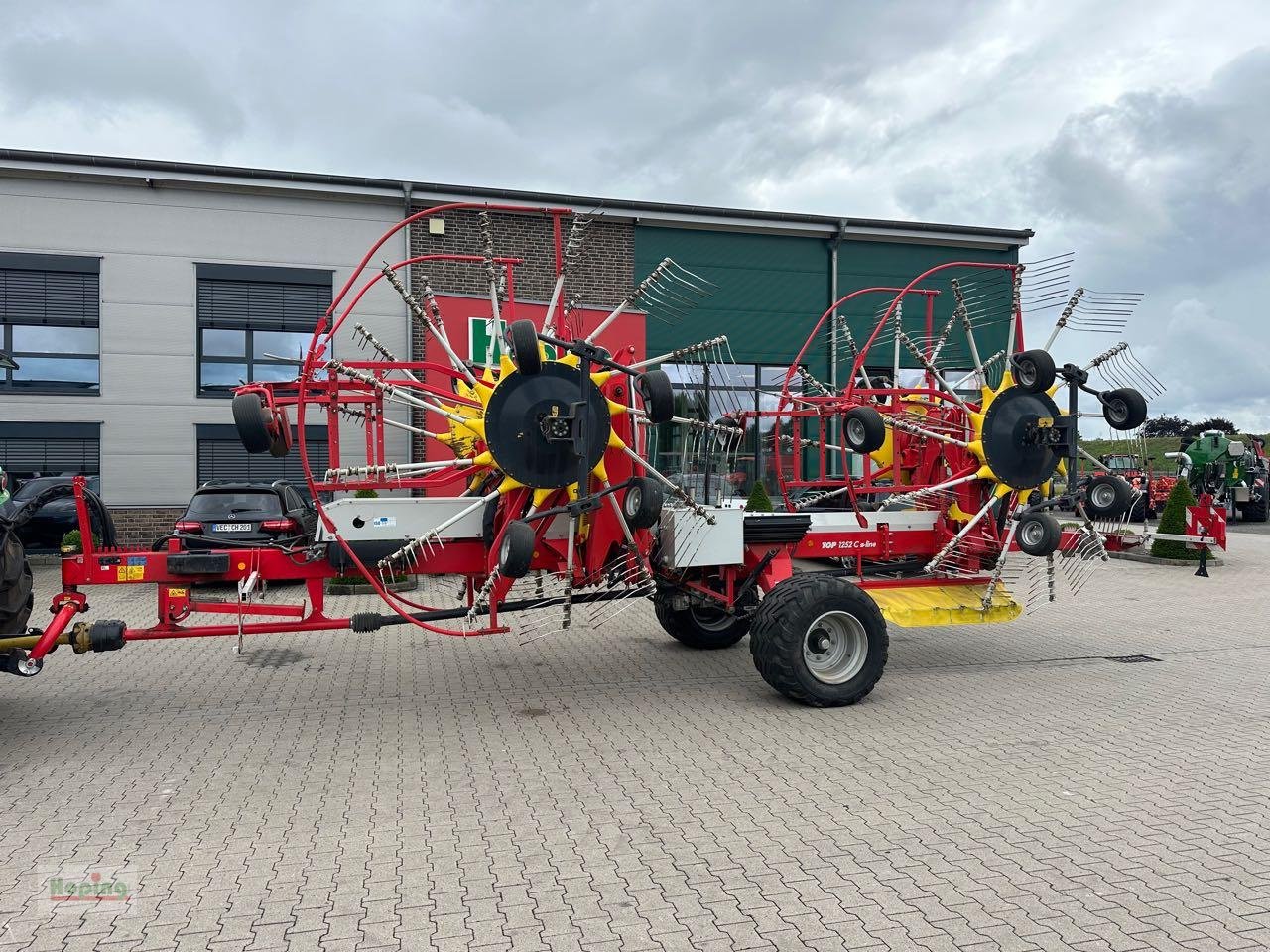 Schwader des Typs Pöttinger TOP 1252 C, Gebrauchtmaschine in Bakum (Bild 2)