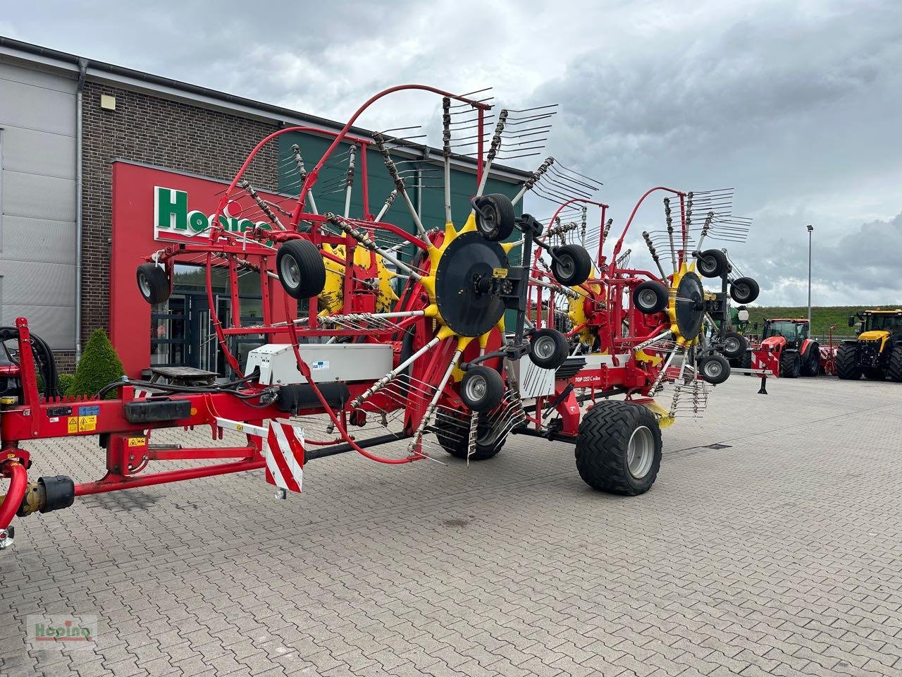 Schwader des Typs Pöttinger TOP 1252 C, Gebrauchtmaschine in Bakum (Bild 3)