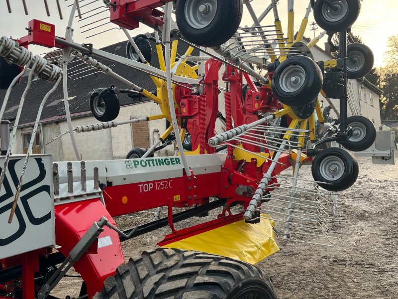 Schwader типа Pöttinger Top 1252 Multitast, Gebrauchtmaschine в Ammerstetten (Фотография 1)