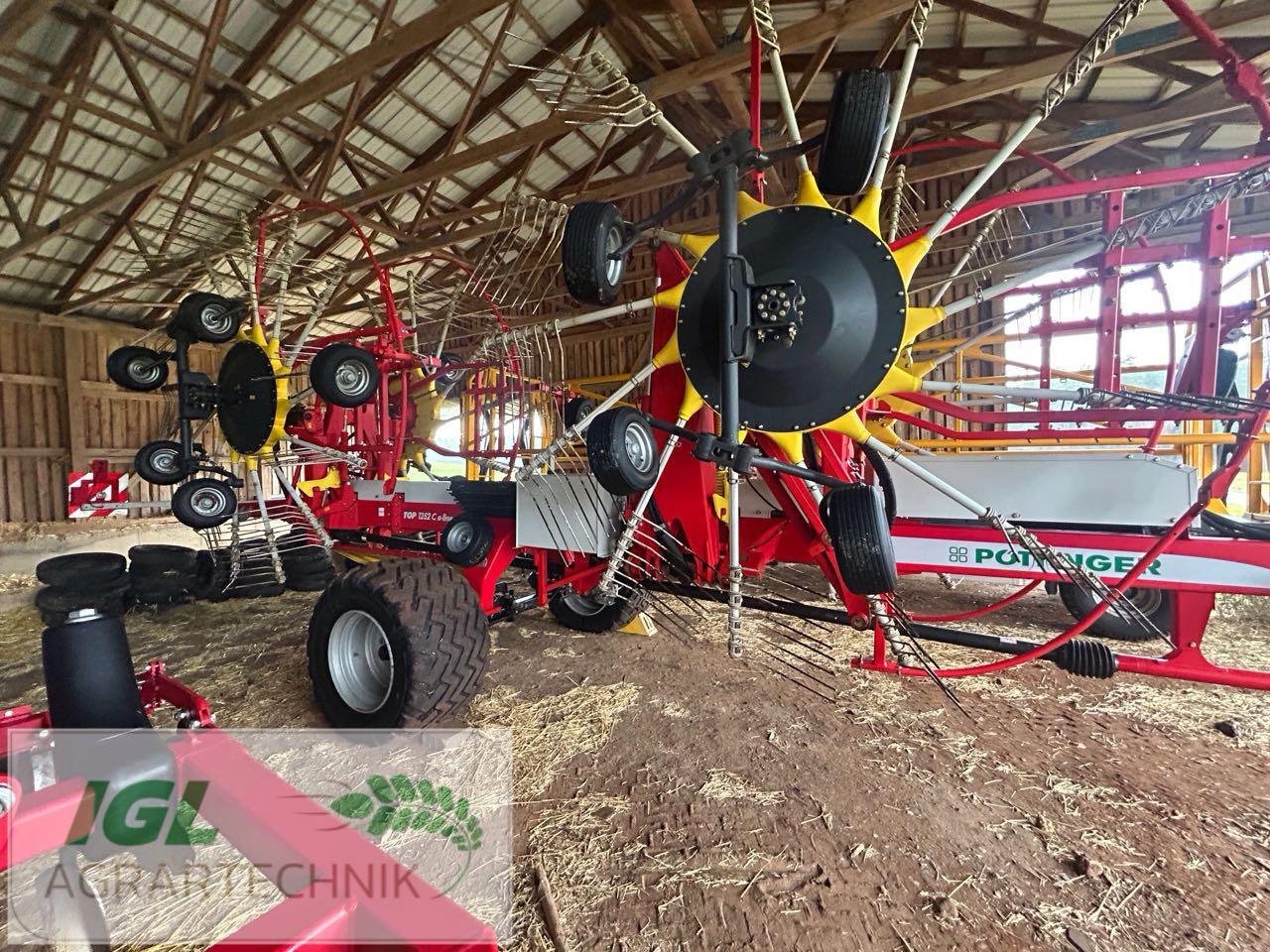 Schwader des Typs Pöttinger Top 1252C, Gebrauchtmaschine in Nabburg (Bild 2)