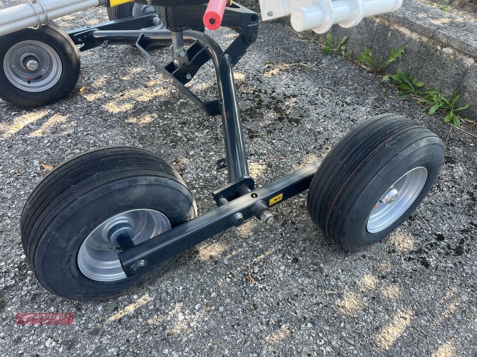 Schwader des Typs Pöttinger TOP 382, Neumaschine in St. Pölten (Bild 7)