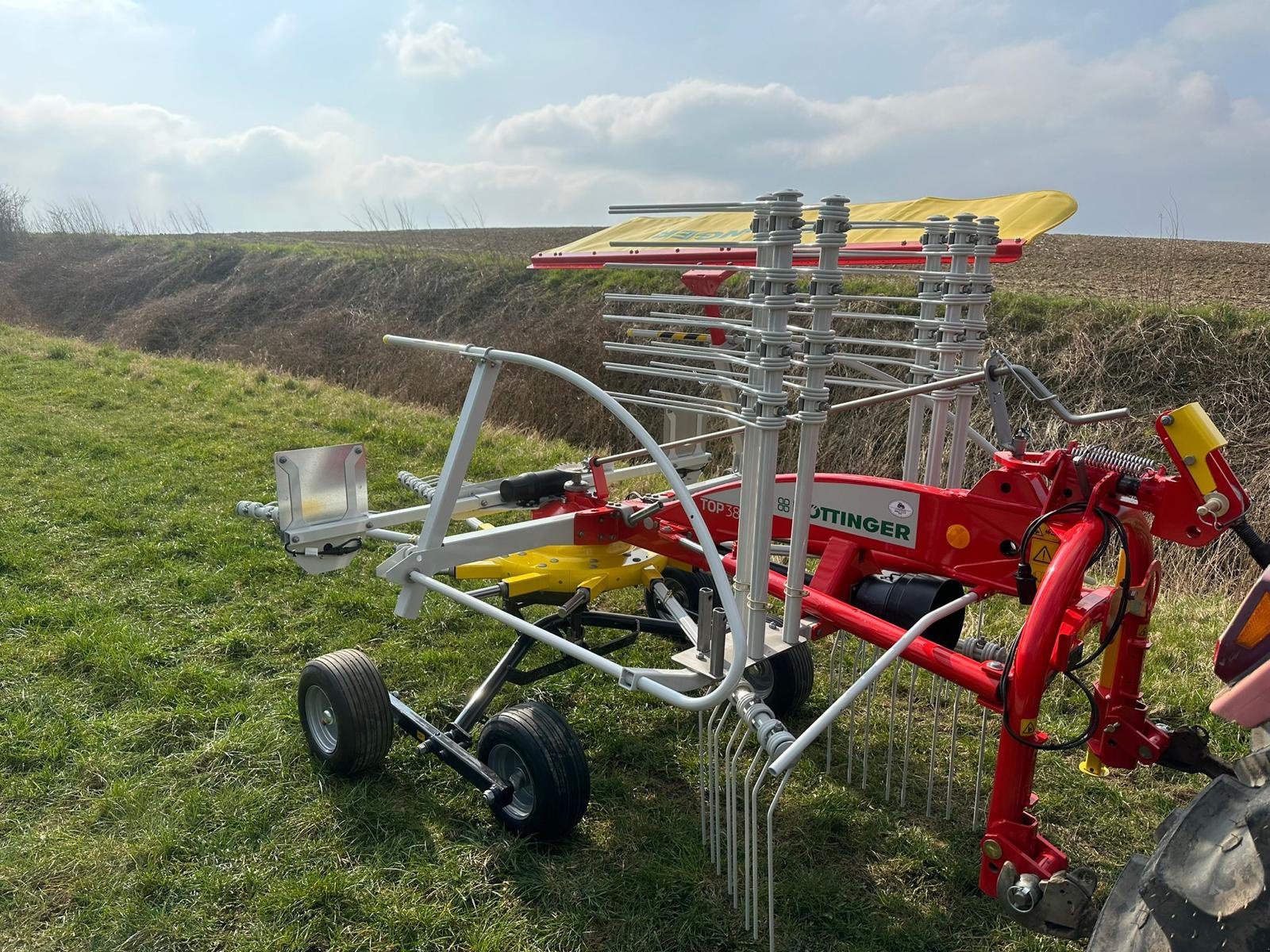 Schwader του τύπου Pöttinger Top 382, Neumaschine σε Klempau (Φωτογραφία 7)