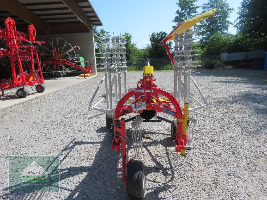 Schwader van het type Pöttinger TOP 382, Neumaschine in Hofkirchen (Foto 3)