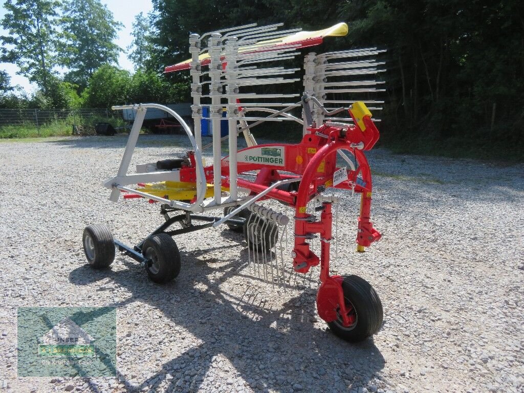 Schwader van het type Pöttinger TOP 382, Neumaschine in Hofkirchen (Foto 2)