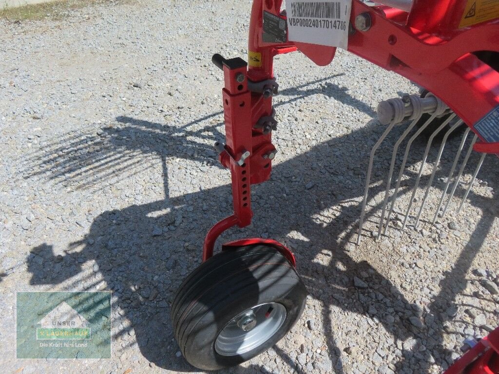 Schwader van het type Pöttinger TOP 382, Neumaschine in Hofkirchen (Foto 10)