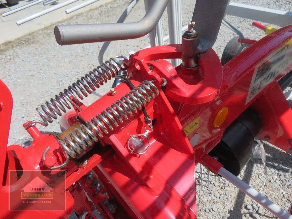 Schwader van het type Pöttinger TOP 382, Neumaschine in Hofkirchen (Foto 11)