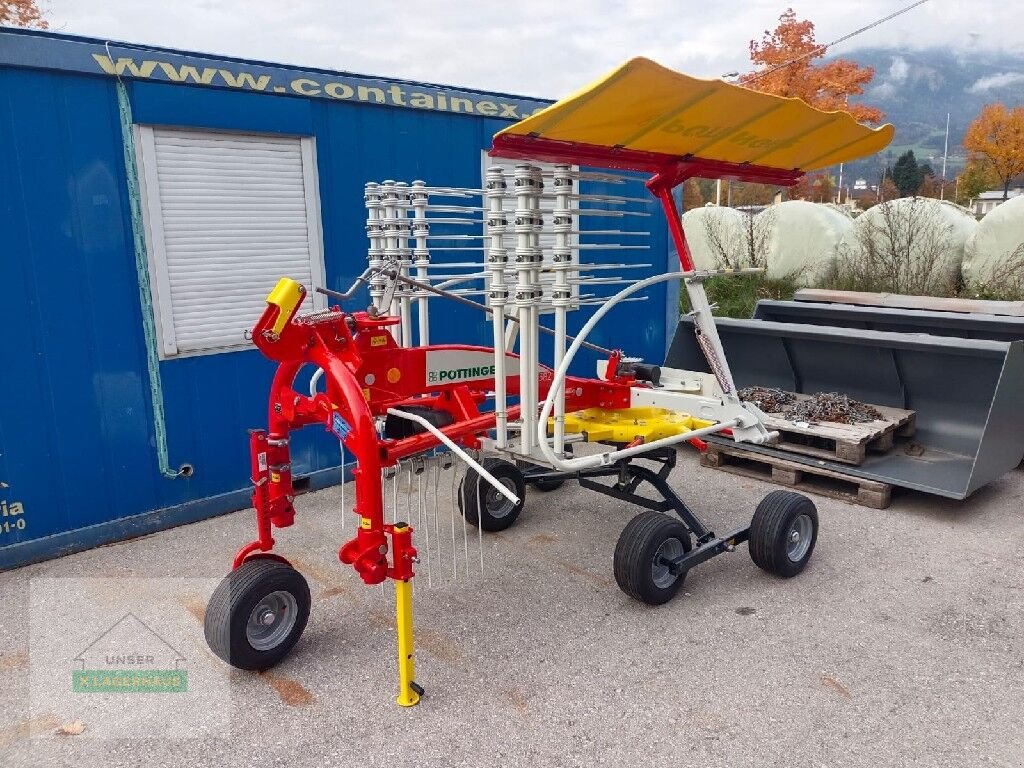 Schwader des Typs Pöttinger Top 382, Neumaschine in Lienz (Bild 4)