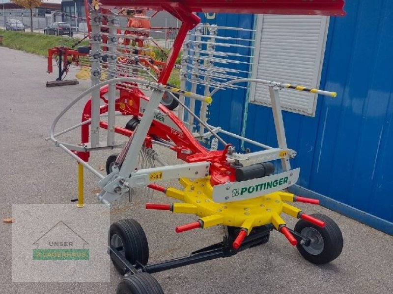 Schwader des Typs Pöttinger Top 382, Neumaschine in Lienz (Bild 1)