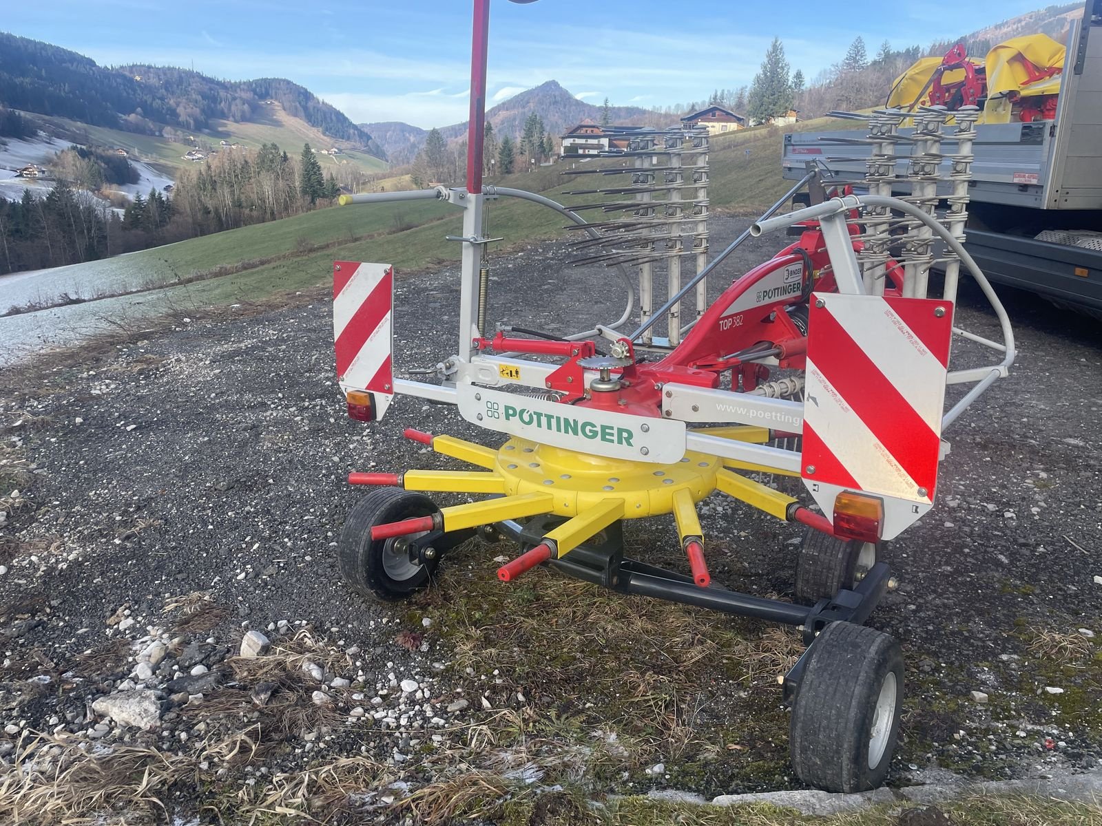 Schwader типа Pöttinger TOP 382, Gebrauchtmaschine в Adnet (Фотография 2)